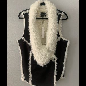 SANCTUARY - Black faux suede & White Sherpa vest
